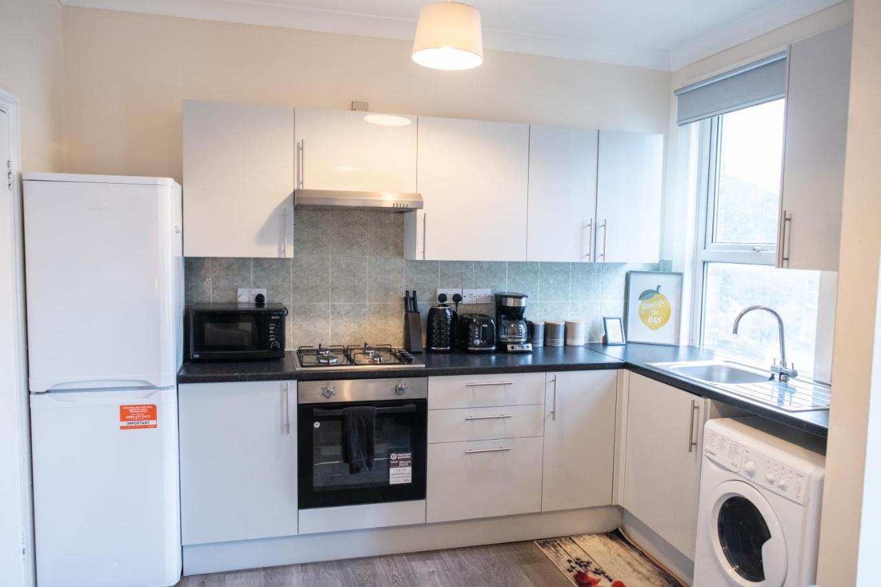 4 Bedroom Flat With High Speed Wi-Fi In North Acton, Ealing, West Лондон Экстерьер фото