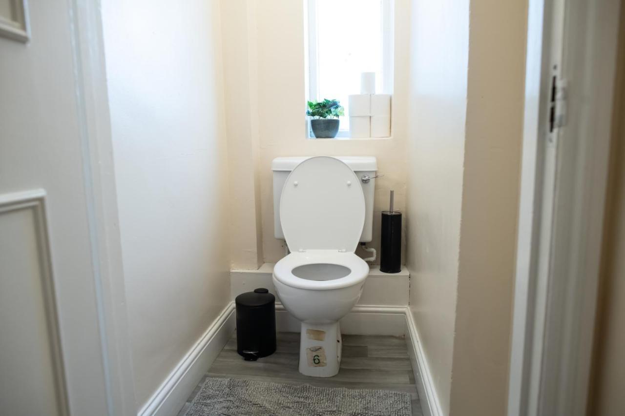 4 Bedroom Flat With High Speed Wi-Fi In North Acton, Ealing, West Лондон Экстерьер фото