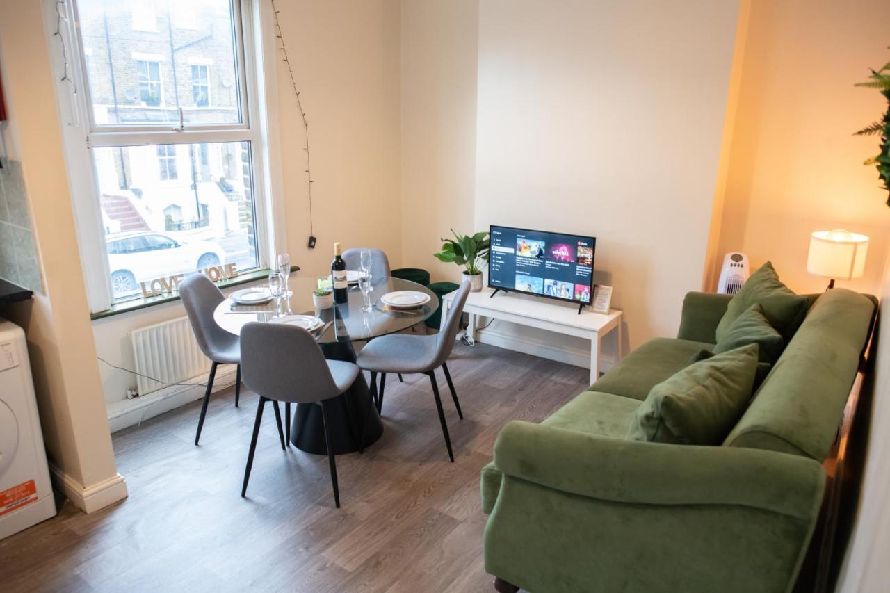 4 Bedroom Flat With High Speed Wi-Fi In North Acton, Ealing, West Лондон Экстерьер фото