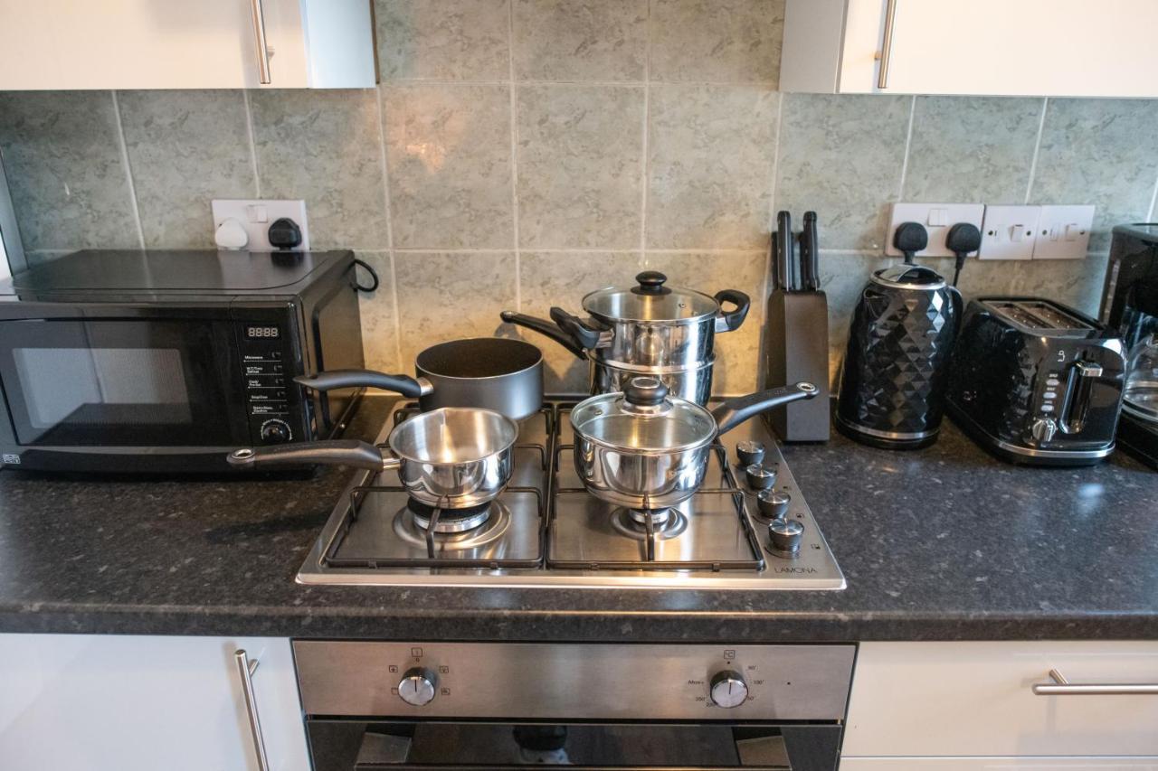 4 Bedroom Flat With High Speed Wi-Fi In North Acton, Ealing, West Лондон Экстерьер фото