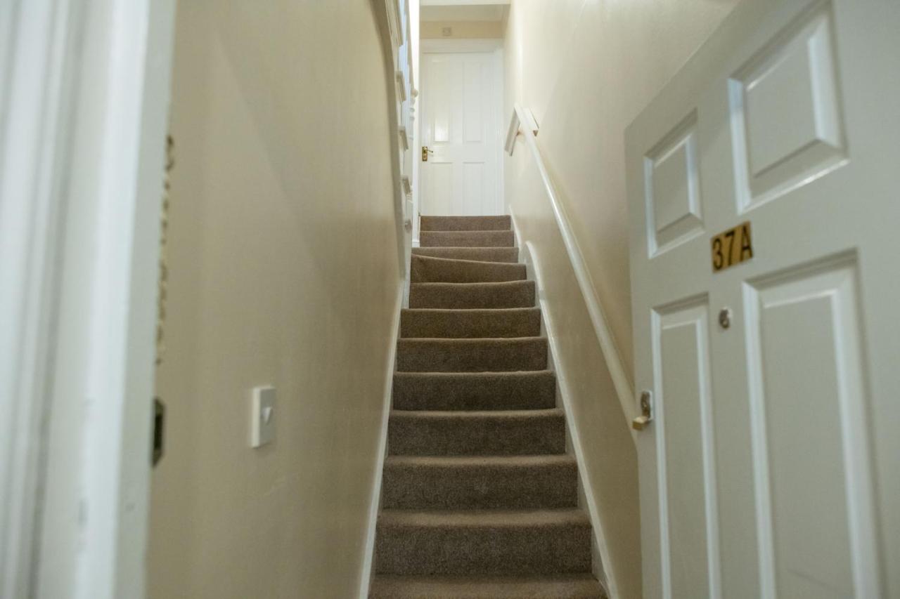 4 Bedroom Flat With High Speed Wi-Fi In North Acton, Ealing, West Лондон Экстерьер фото