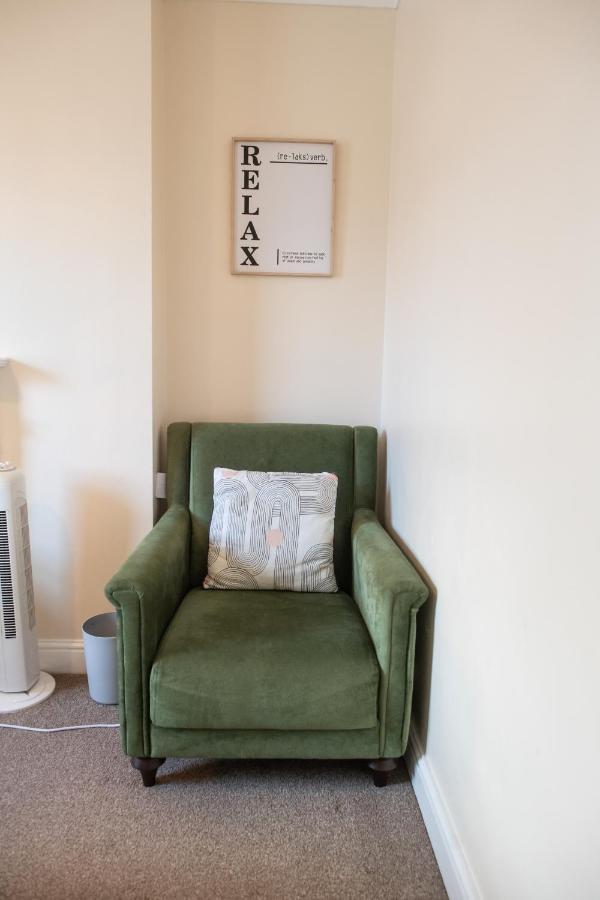 4 Bedroom Flat With High Speed Wi-Fi In North Acton, Ealing, West Лондон Экстерьер фото