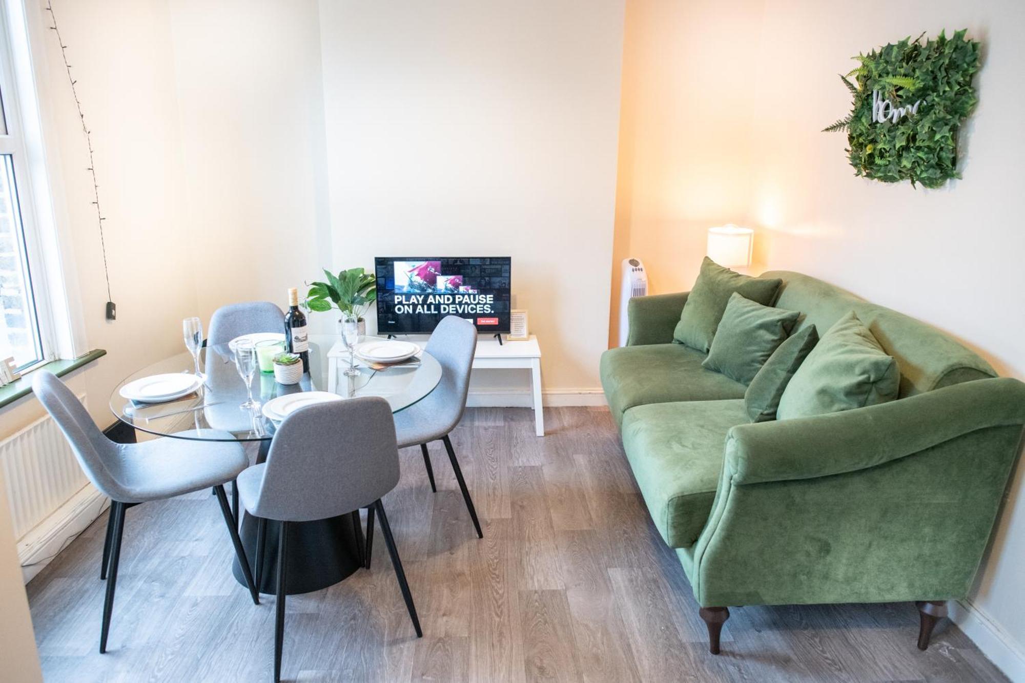 4 Bedroom Flat With High Speed Wi-Fi In North Acton, Ealing, West Лондон Экстерьер фото